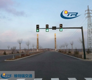 不同路口的交通信号灯应如何通行？